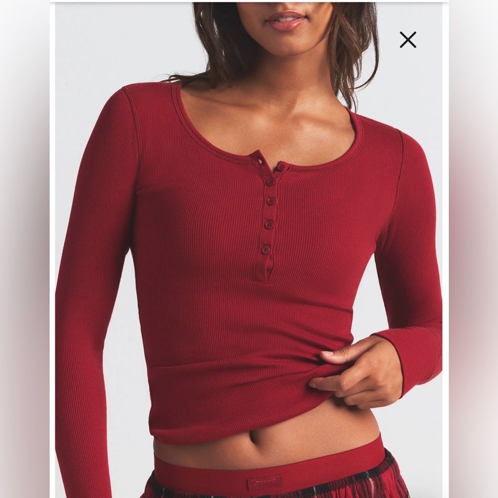 SKIMS COTTON RIB LONG SLEEVE CROP HENLEY